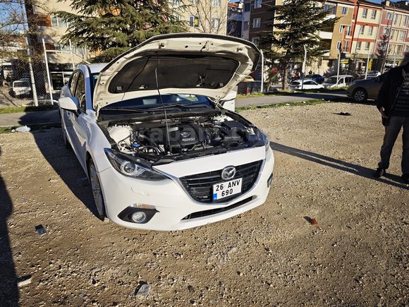 Sahibinden 2015 Mazda 3 skyactive g tramersiz değişensiz boyasız düşük km