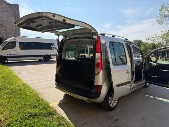 Dos Otomotiv | Renault Kangoo Multix 1.5 dCi Authentique 2017 Model 