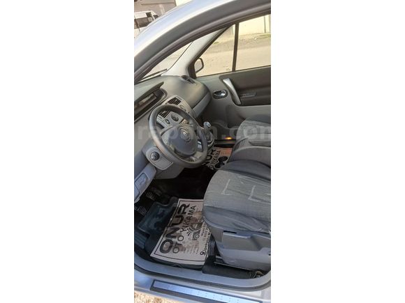 Sahibinden Renault Scenic 1.6 Dynamique 2005 Model