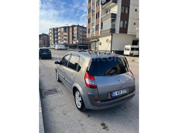Sahibinden Renault Scenic 1.6 Dynamique 2005 Model