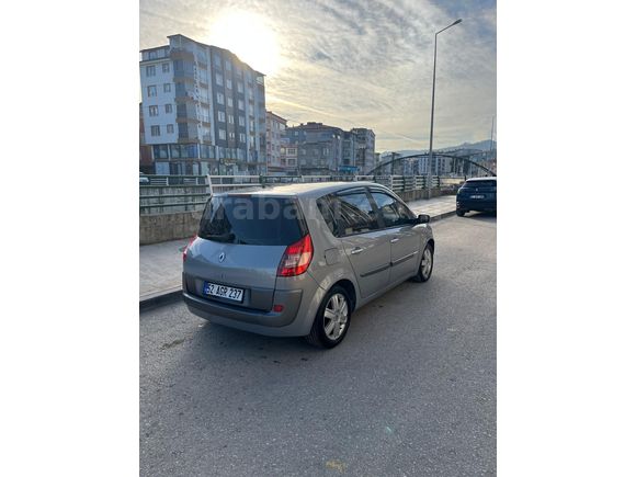 Sahibinden Renault Scenic 1.6 Dynamique 2005 Model