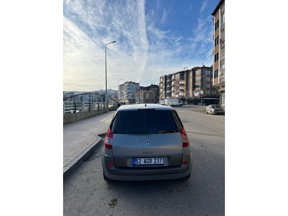 Sahibinden Renault Scenic 1.6 Dynamique 2005 Model