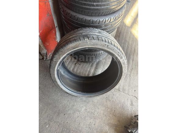 255/35/19 Michelin