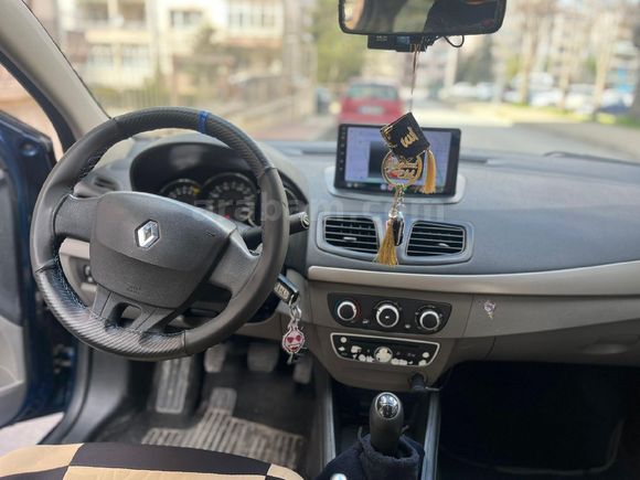 MEMURDAN SATLIK 2010 RENAULT FLUENCE TEMİZ VE BAKIMLI