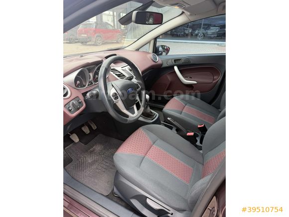 2011 FIESTA 1.4 TITANIUM X 24.000 KM DEĞİŞENSİZ