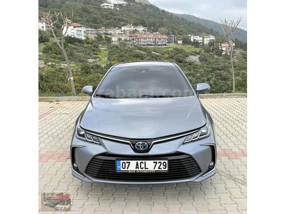 TOYOTA COROLLA 1.8 HYBRID OTOMATİK DÜŞÜK KM