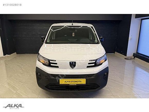 PEUGEOT PARTNER 1.5 BlueHDI Camlı Koltuklu
