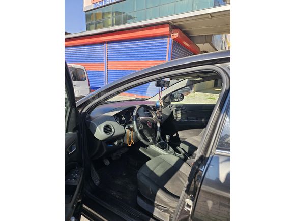 Sahibinden Fiat Bravo 1.6 Mjet Easy 2013 Model  380.000 km Gri (metalik)