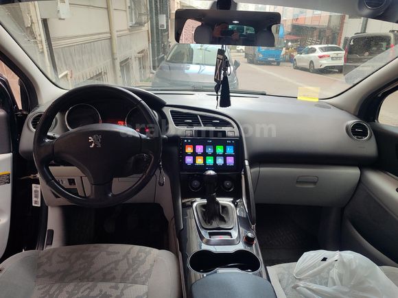 Sahibinden Peugeot 3008 1.6 VTI Premium 2010  model araç agır kayıtlı çogu yerı boyasız tavanda güneş yanıgı var
