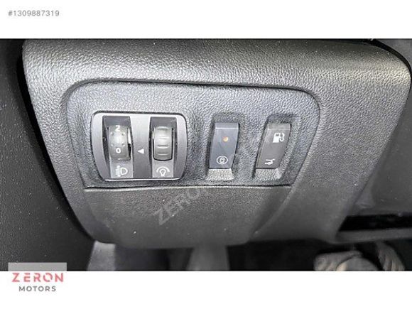 ZERON MOTORS - RENAULT MEGANE 2025 -ORJINAL -24467KM- %20 KDV FT