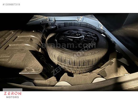 ZERON MOTORS - RENAULT MEGANE 2025 -ORJINAL -24467KM- %20 KDV FT
