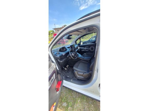 Rifter 1.5 BlueHDI Allure 2024 çıkışlı hatasız boyasız 53000 km