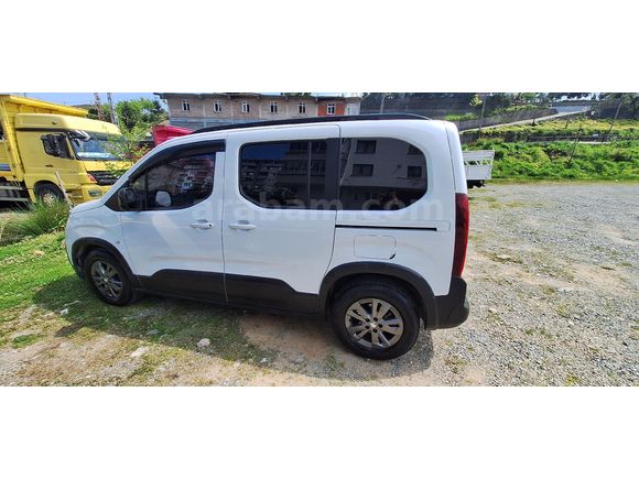 Rifter 1.5 BlueHDI Allure 2024 çıkışlı hatasız boyasız 53000 km
