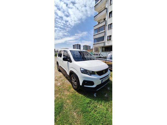 Rifter 1.5 BlueHDI Allure 2024 çıkışlı hatasız boyasız 53000 km