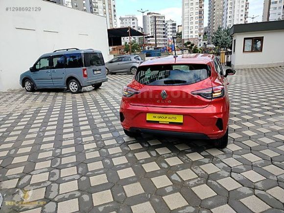 2024 CLİO 5.5 1.0 TCE 90 HP EVOLUTİON X TRONİK 23500 KM BOYASIZ