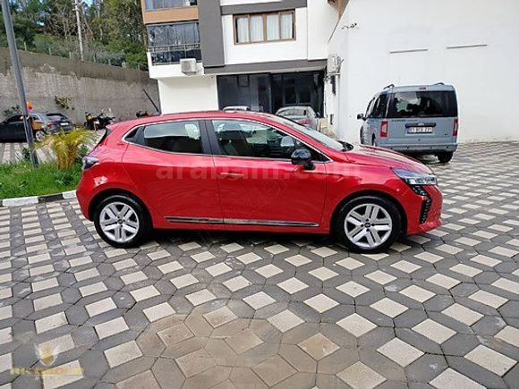 2024 CLİO 5.5 1.0 TCE 90 HP EVOLUTİON X TRONİK 23500 KM BOYASIZ