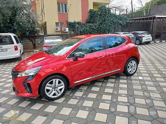 2024 CLİO 5.5 1.0 TCE 90 HP EVOLUTİON X TRONİK 23500 KM BOYASIZ
