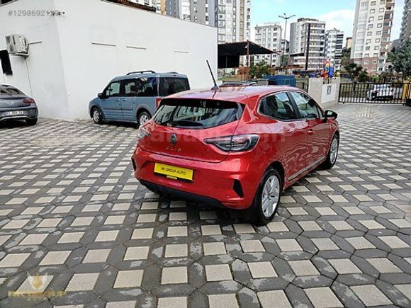 2024 CLİO 5.5 1.0 TCE 90 HP EVOLUTİON X TRONİK 23500 KM BOYASIZ