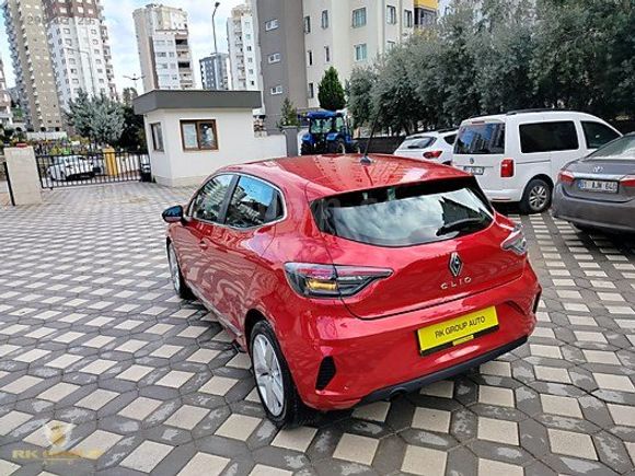 2024 CLİO 5.5 1.0 TCE 90 HP EVOLUTİON X TRONİK 23500 KM BOYASIZ