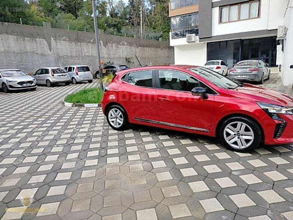 2024 CLİO 5.5 1.0 TCE 90 HP EVOLUTİON X TRONİK 23500 KM BOYASIZ