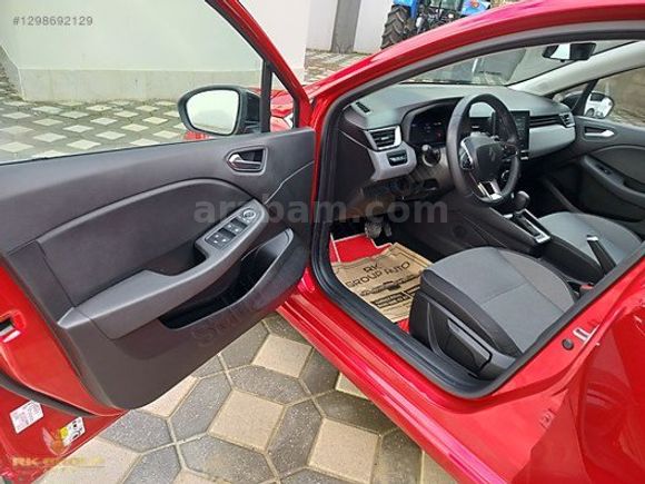 2024 CLİO 5.5 1.0 TCE 90 HP EVOLUTİON X TRONİK 23500 KM BOYASIZ