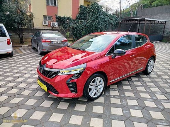 2024 CLİO 5.5 1.0 TCE 90 HP EVOLUTİON X TRONİK 23500 KM BOYASIZ