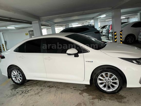 Sahibinden Toyota Corolla 1.8 Hybrid Dream 2019 Model  77.000 km Beyaz