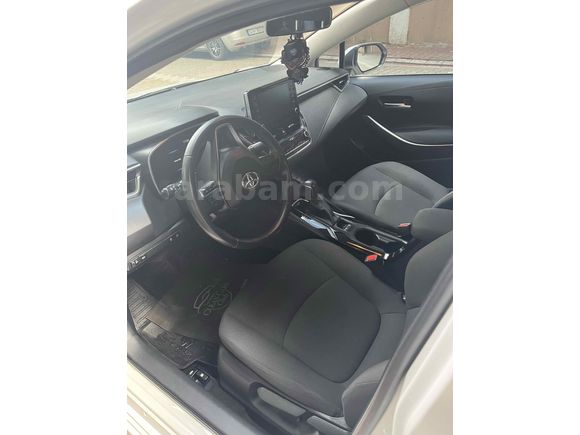 Sahibinden Toyota Corolla 1.8 Hybrid Dream 2019 Model  77.000 km Beyaz