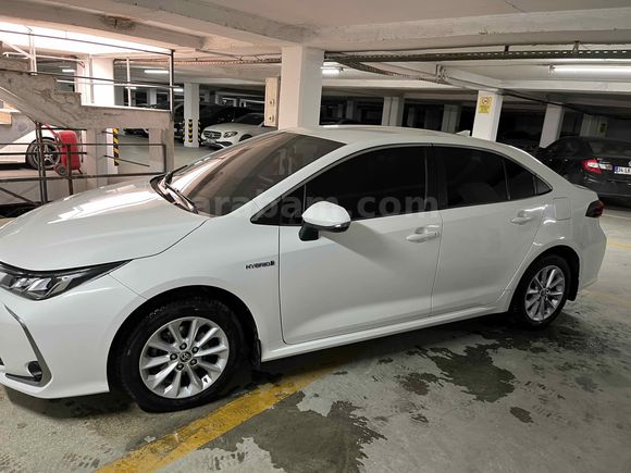 Sahibinden Toyota Corolla 1.8 Hybrid Dream 2019 Model  77.000 km Beyaz
