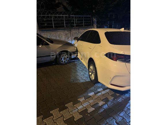 Sahibinden Toyota Corolla 1.8 Hybrid Dream 2019 Model  77.000 km Beyaz