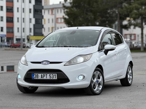 FORD FİESTA 1.4 BENZİN+LPG TİTANIUM HATASIZ 