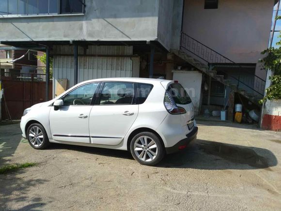 Sahibinden Renault Scenic 1.5 dCi Privilege 2012 Model  88.000 km Beyaz