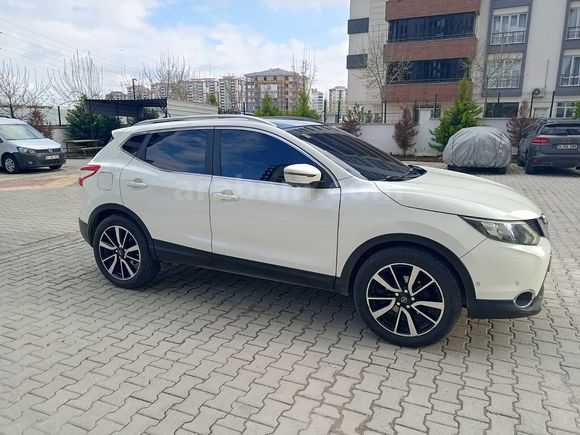 Sahibinden Nissan Qashqai 1.6 dCi Platinum Premium Pack 2014 Model 