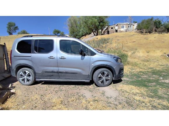 Sahibinden Peugeot Rifter 1.5 BlueHDI GT 2022 Model  75.000 km Gri