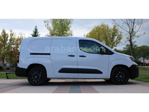 DCar Otomotiv'den %1,99 Kredi ve %20 Faturalı PARTNER Maxi Van