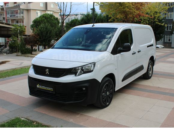 DCar Otomotiv'den %1,99 Kredi ve %20 Faturalı PARTNER Maxi Van