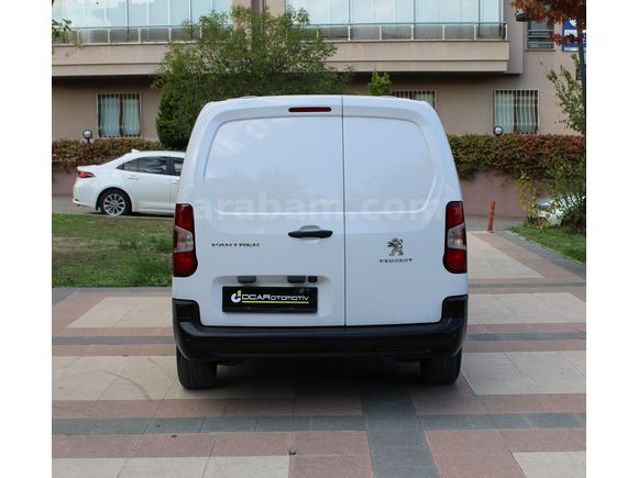 DCar Otomotiv'den %1,99 Kredi ve %20 Faturalı PARTNER Maxi Van