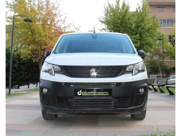 DCar Otomotiv'den %1,99 Kredi ve %20 Faturalı PARTNER Maxi Van