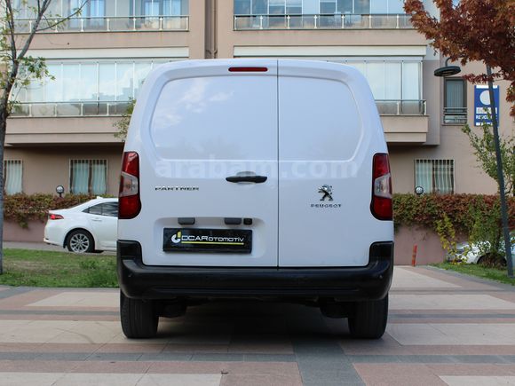 DCar Otomotiv'den %1,99 Kredi ve %20 Faturalı PARTNER Maxi Van