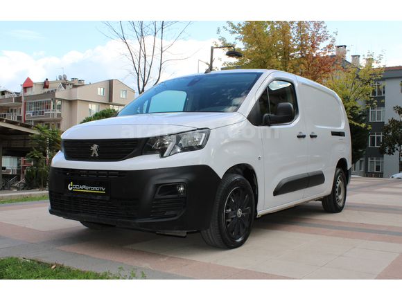 DCar Otomotiv'den %1,99 Kredi ve %20 Faturalı PARTNER Maxi Van