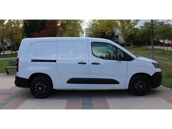DCar Otomotiv'den %1,99 Kredi ve %20 Faturalı PARTNER Maxi Van