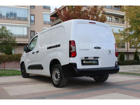 DCar Otomotiv'den %1,99 Kredi ve %20 Faturalı PARTNER Maxi Van