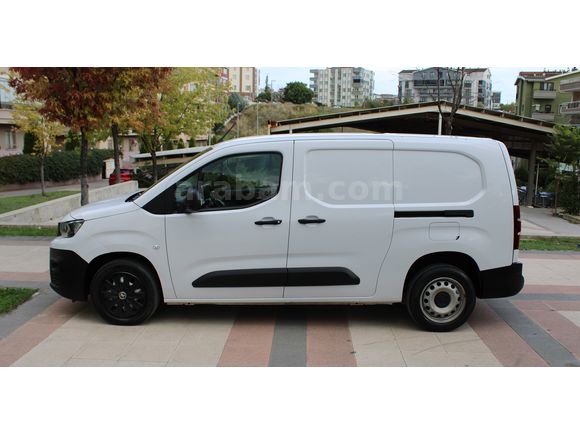 DCar Otomotiv'den %1,99 Kredi ve %20 Faturalı PARTNER Maxi Van