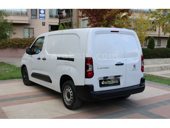 DCar Otomotiv'den %1,99 Kredi ve %20 Faturalı PARTNER Maxi Van