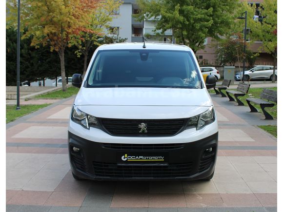 DCar Otomotiv'den %1,99 Kredi ve %20 Faturalı PARTNER Maxi Van