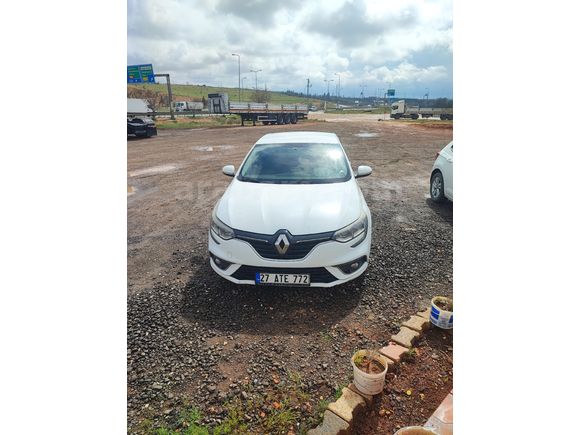 Galeriden Renault Megane 1.5 dCi Touch 2018 Model Gaziantep 230.000 km Beyaz