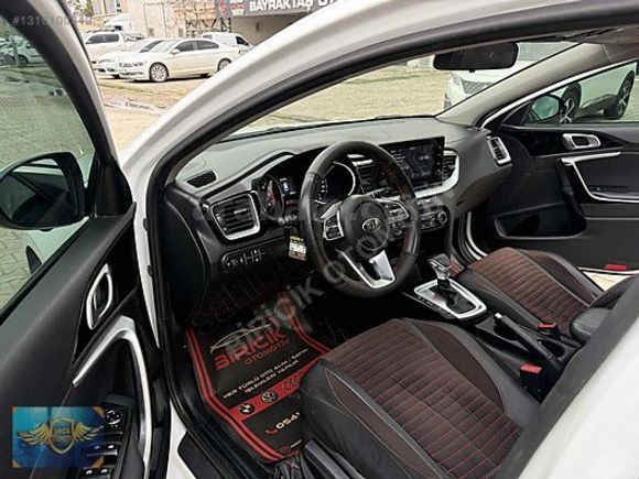 2020 KİA CEED HATASIZ BOYASIZ CAM TAVAN SIFIRDAN FARKSIZDIR