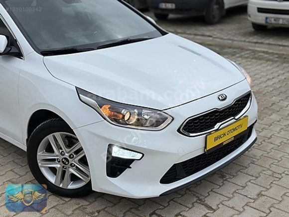 2020 KİA CEED HATASIZ BOYASIZ CAM TAVAN SIFIRDAN FARKSIZDIR