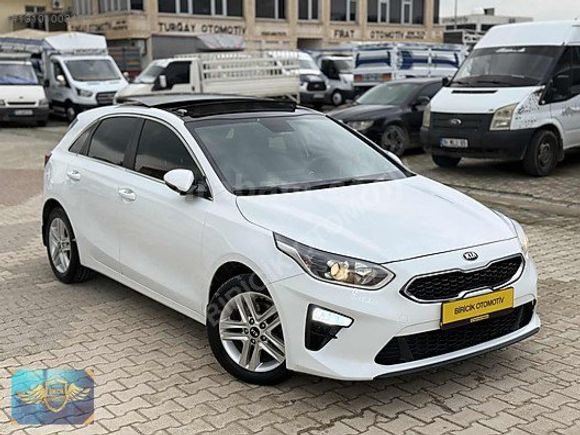 2020 KİA CEED HATASIZ BOYASIZ CAM TAVAN SIFIRDAN FARKSIZDIR