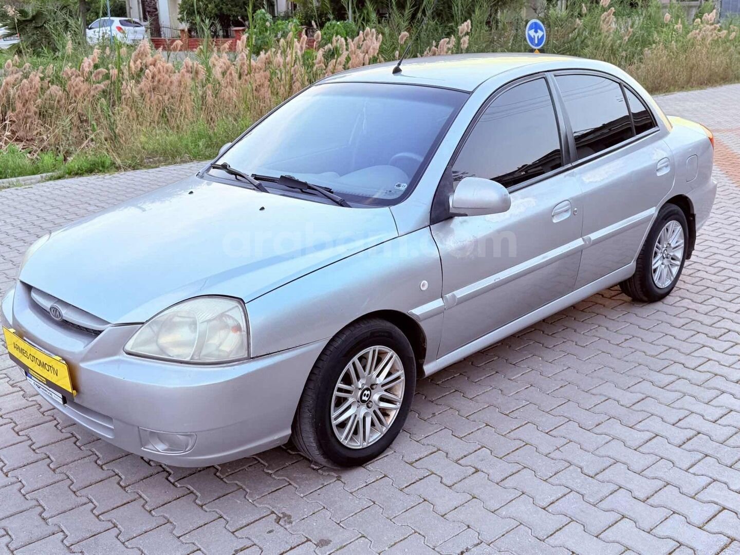 Galeriden Kia Rio 1.5 Comfort 2004 Model Muğla 202.500 km Gri 6